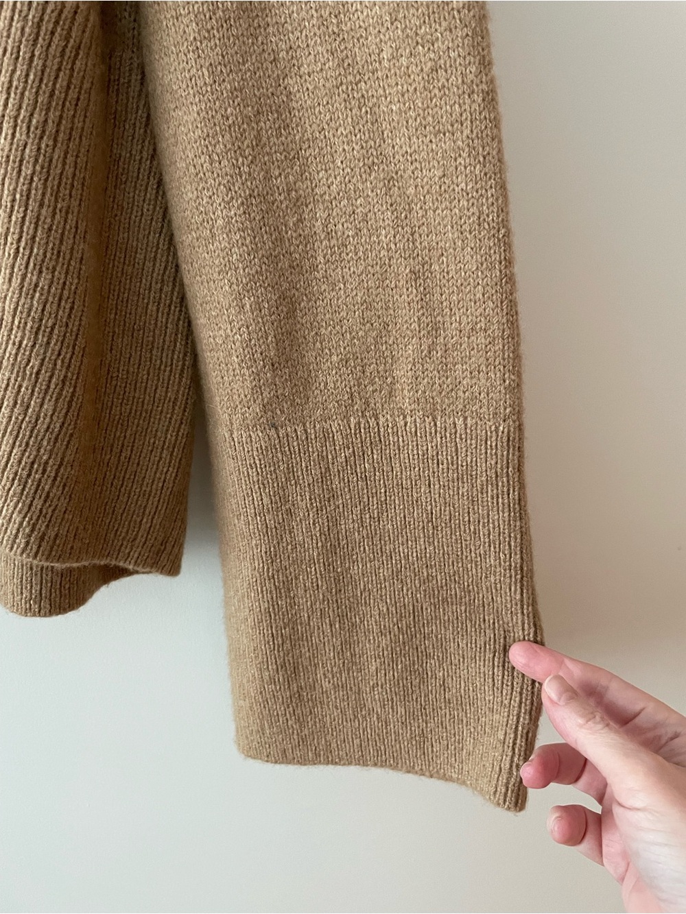 Toteme chunky wool/camel sweater. In color caramel, size XS.Excellent condition! - Picture 6 of 11